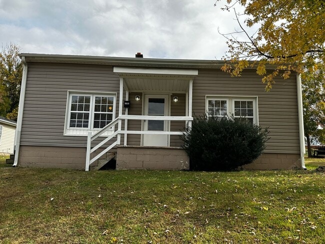 Photo - Schedule a Time to Tour this Home! Charming Updated 2 Bed, 1 bath Bungalow!