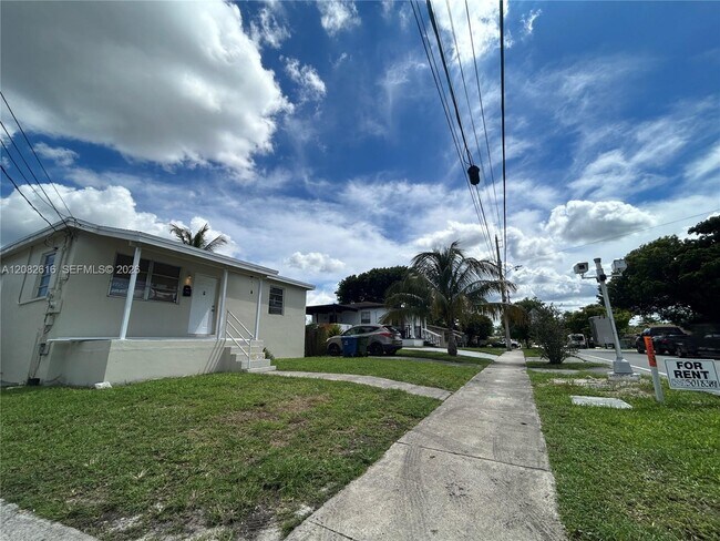 725 SW 8th Ave Unidad A