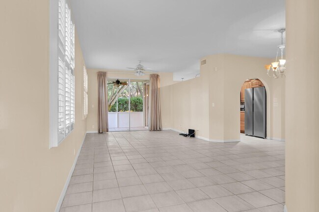 Photo - 8500 Vía Romana