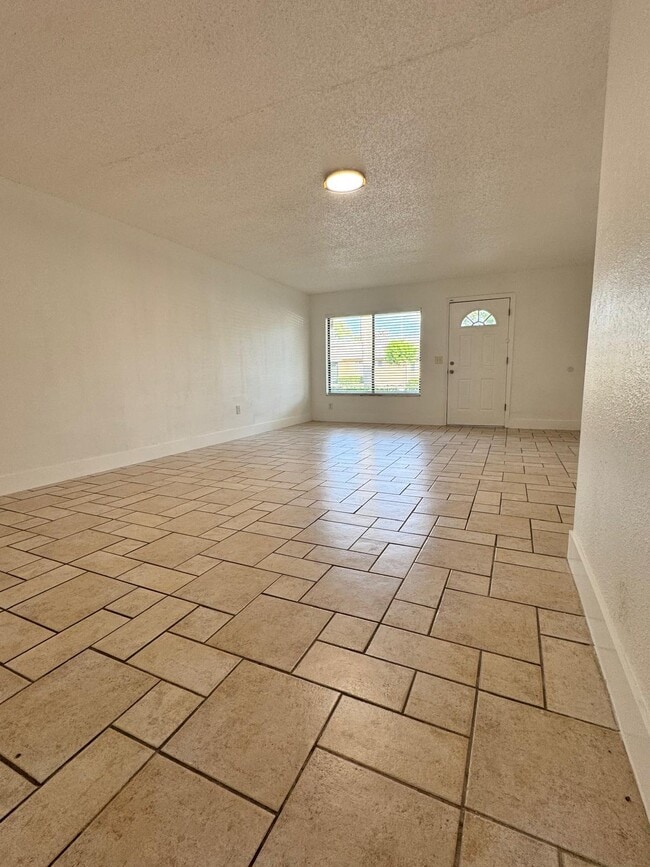 Photo - 725 Northlake Blvd Unit 4