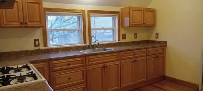 Kitchen - 351 Essex St Unit 2
