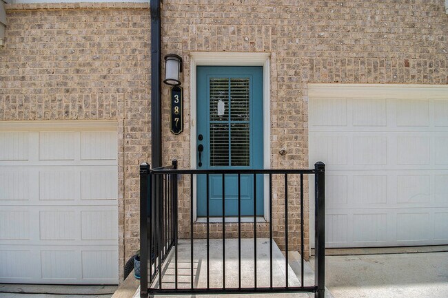 Photo - 387 Skylar Way SE