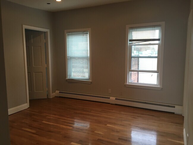 Photo - 291 Silver St Unit 3