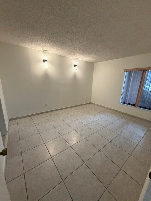 Photo - 8635 NW 8th St Unidad 204