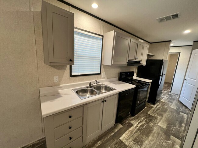 Photo - 126 Southland Ct