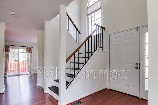 Photo - 8417 Meadow Green Way