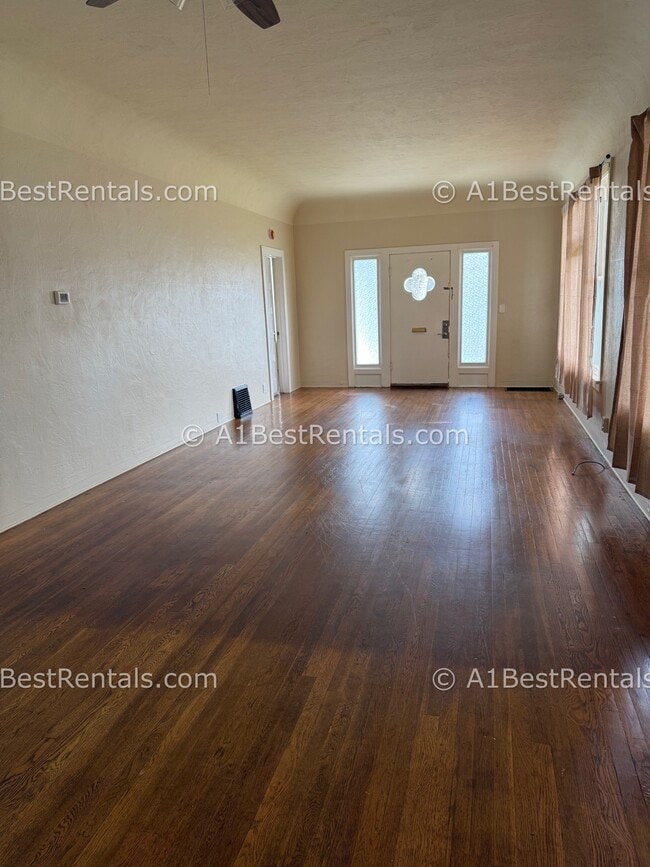 Photo - 107 Hackberry Ave