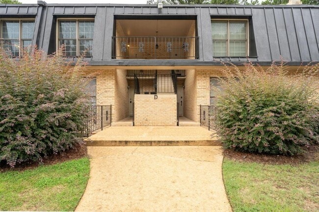 Photo - 1745 Jack Warner Pkwy