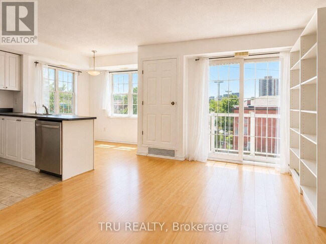 Photo - 130 Rochester St Unit 2