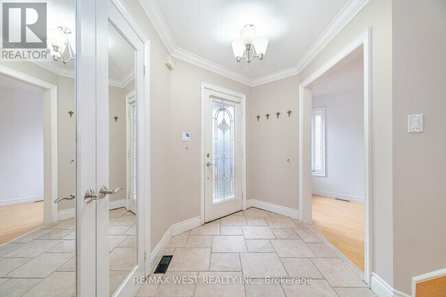 Photo - 5456 Whitehorn Ave