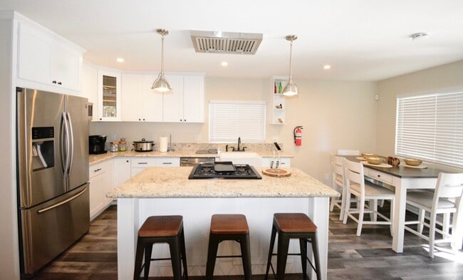 Photo - 921 W Aeroplane Blvd