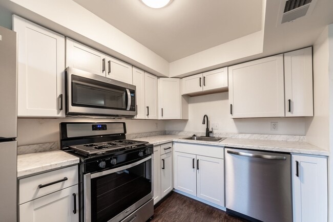 Photo - 601 E Warrington Ave Unit Apt 4