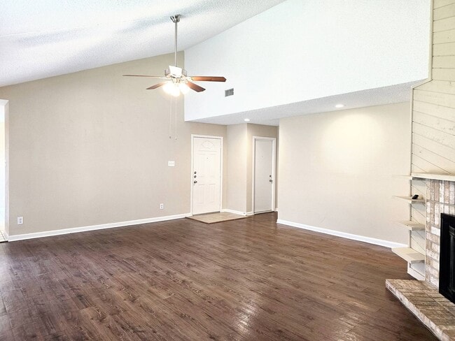Photo - 16635 Neumann Dr