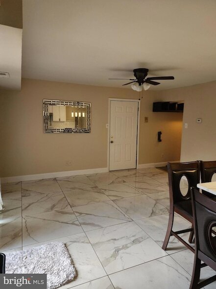 Photo - 8030-8000 Ditman St