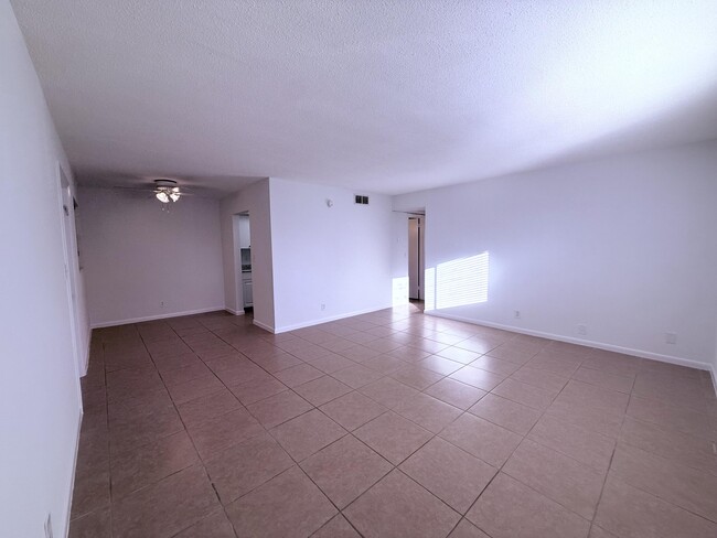 Photo - 402 Lake Shore Dr Unidad 109