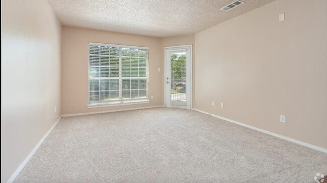 Photo - 601 E Ash Ln