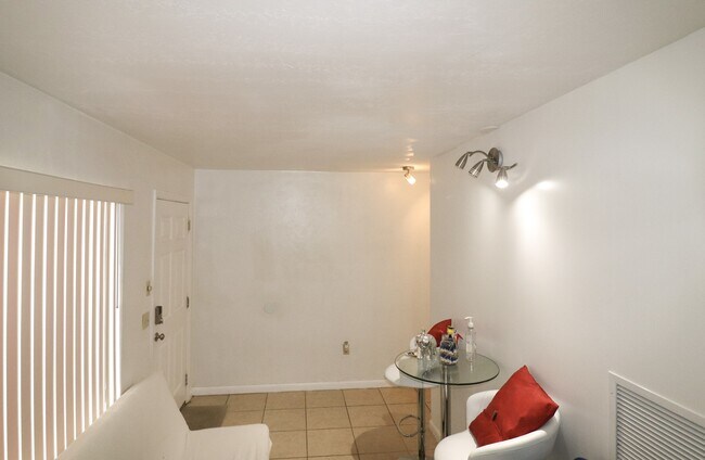 Photo - 2300 SW 43rd St