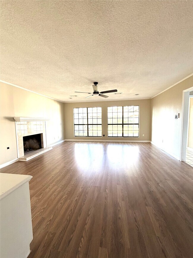 Photo - 3800 September Dr