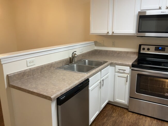 Photo - 7005 Sunman Rd