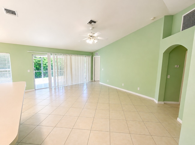 Photo - 409 La Perouse St