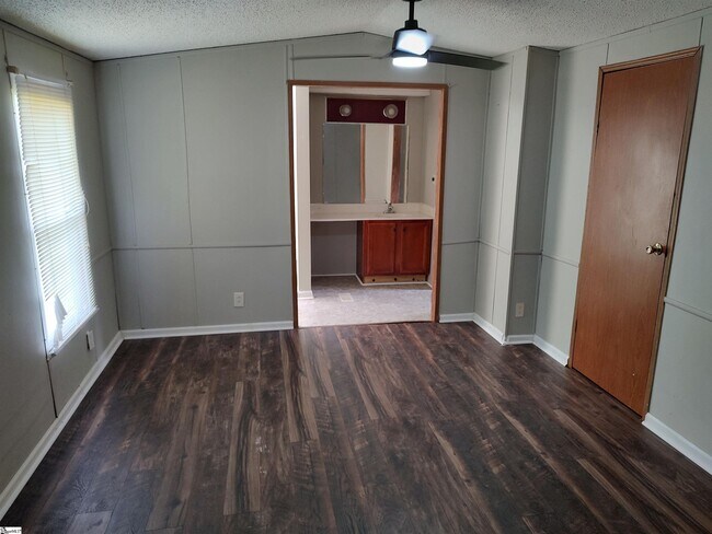 Photo - 8597 Greenpond Rd