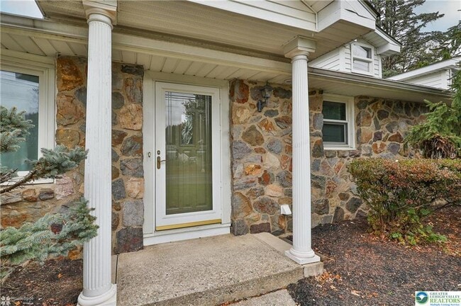 Photo - 900 Mine Lane Rd