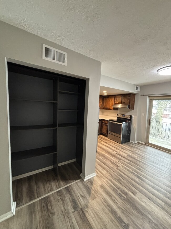 Building Photo - 307 Elmead Ct Unit 2009