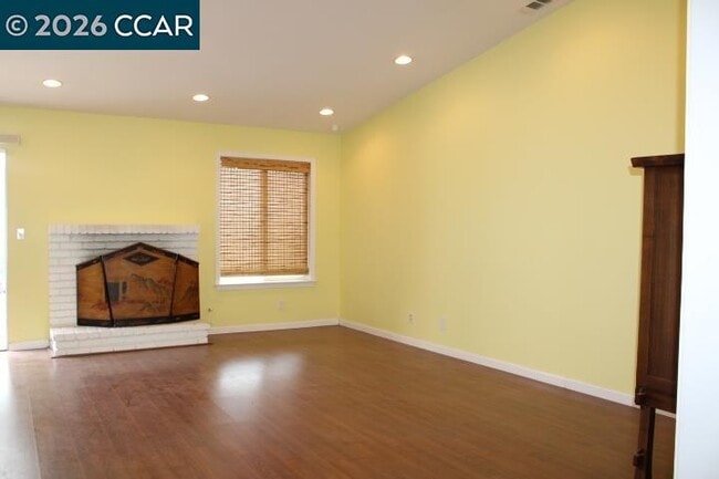 Photo - 190 Iris Rd