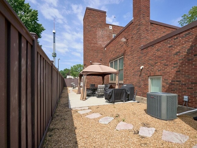 Photo - 1290 Snelling Ave N