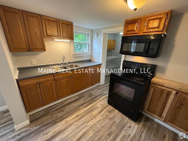 Building Photo - 97 Grove St Unit 2 Rental
