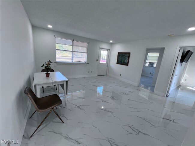 Photo - 3921 Fort Denaud Rd