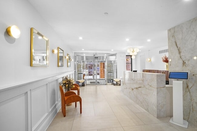 Building Photo - 225 St Pauls Ave Unit 2D Rental