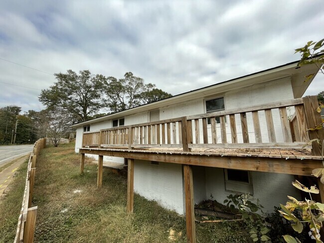 Building Photo - NEWLY RENOVATED 5 BED/5 BATH AVAILABLE DEC... Rental