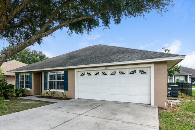 Building Photo - 205 Madalyn Ct