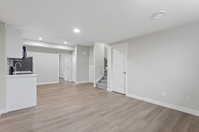 Photo - 6637-6646 46 Ave Unit BSMT 1