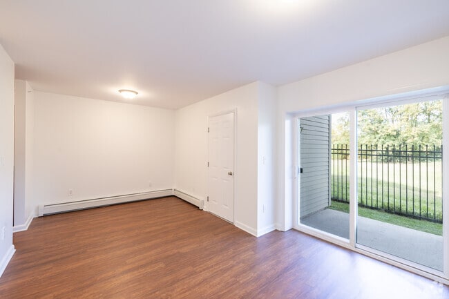 1BR, 1BA 640SF