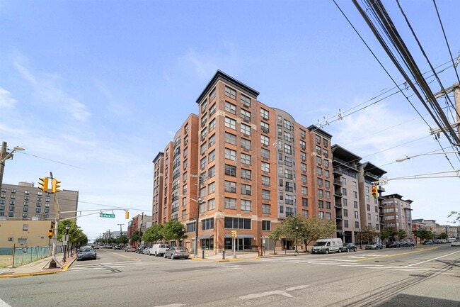 Building Photo - 4301 Park Ave Unit 4F Rental