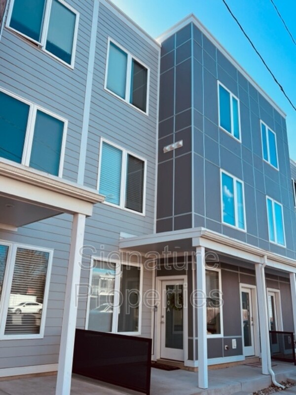 Photo - 110 W 12th St E Unidad A