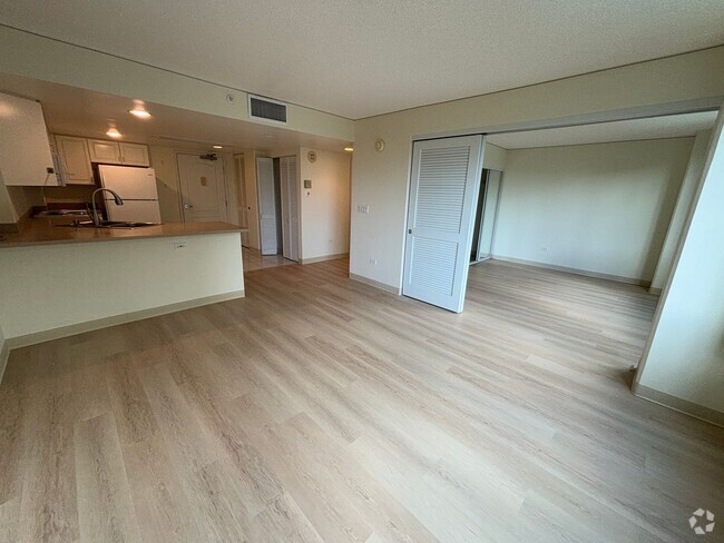 Building Photo - One Kalakaua Senior Living for 55+/2 bdrm,... Unit 403 Rental