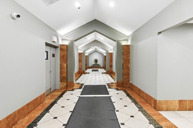 Hall - 1212 N La Salle Dr Unit #2709