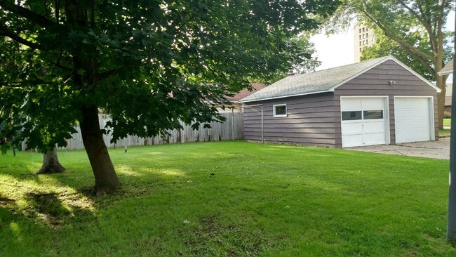 609 E Kimberly Ave