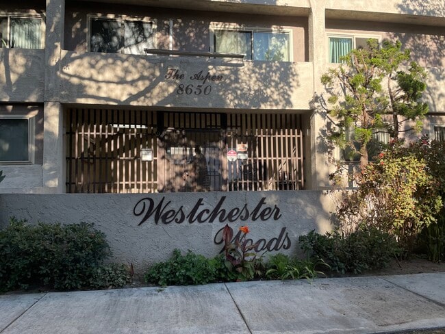 Fotografía del edificio - 8650 Belford Ave Unidad A126