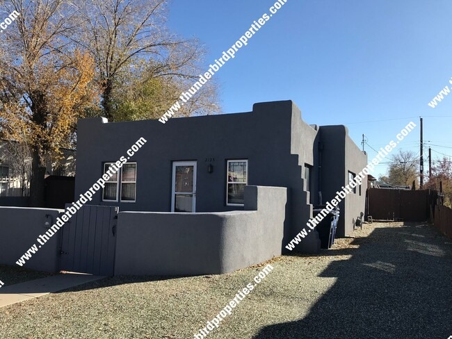 Building Photo - CNM/UNM Beauty