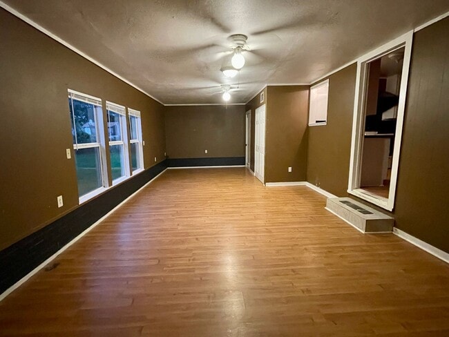 Photo - 605 E Main St