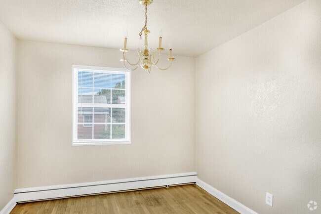 2BR, 1BA - 900SF - Dining Room
