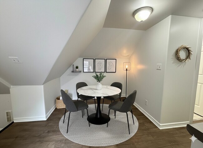 Photo - 482 King William St Unit 3