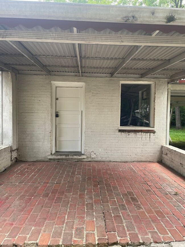 Building Photo - ALL UTILITIES INCLUDED