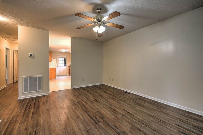 Photo - 303 Moorland Dr House