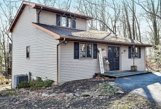 Photo - 291 Manor Ln E