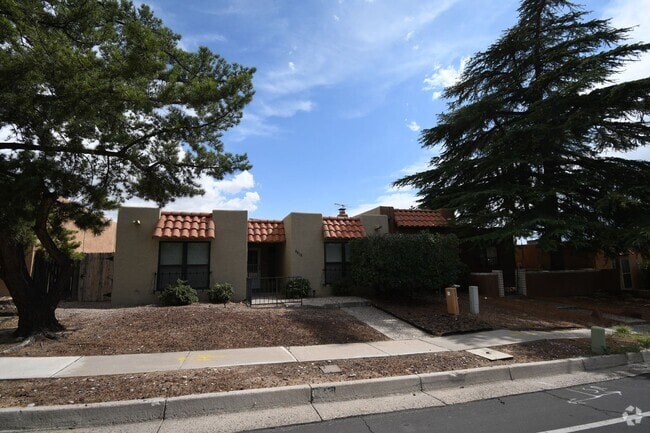 Building Photo - Cute Two Bedroom (possible 3rd Bedroom) in... Rental